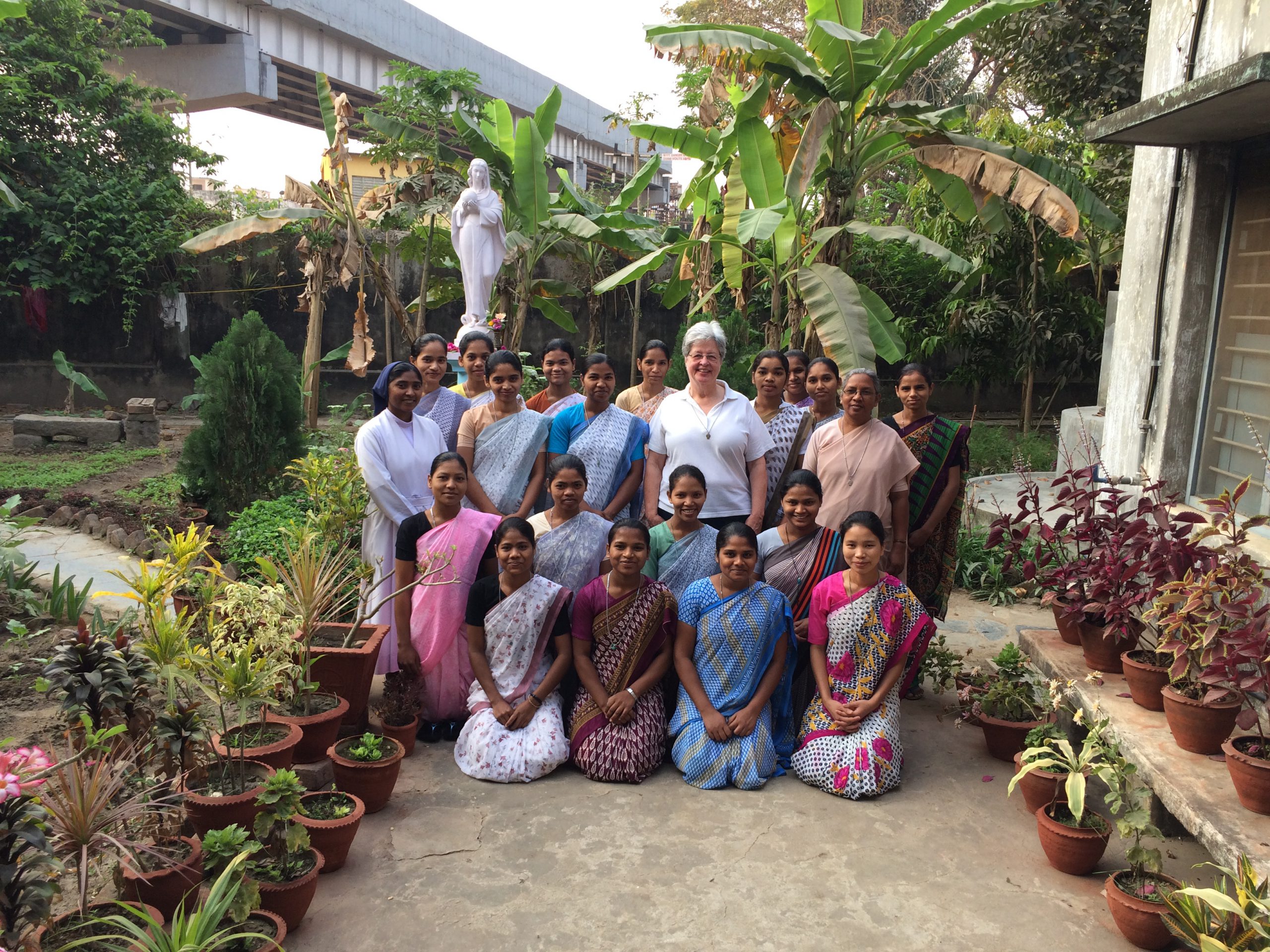 SR Marge Clifford w India Postulants 2018